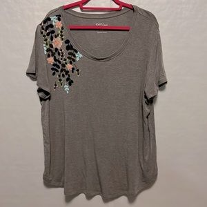 Grace & Lace floral embroidered tee